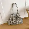 Bolso de Tela con Estampado de Leopardo Diseño de Nicho Gran Capacidad Bolso Tote para Mujer 2026 Nuevo Estilo Moderno Versátil para el Trabajo Estilo Perezoso Bolso Grande