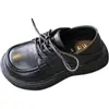 Sapatos Infantis, Sapatos de Couro Macio para Meninas, Novo Estilo Primavera e Verão 2026, Fechamento com Velcro, Sapatos de Couro da Moda para Meninos do Ensino Fundamental