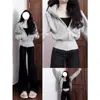 Chamarra sudadera corta amarilla ajustada para mujer, temporada de otoño, hombro normal, cárdigan ajustado, principios de otoño, conjunto estilo coreano petite, ligera