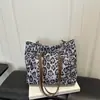Bolsa Tote Estampada Estilosa Retrô Outono/Inverno 2026 Nova Moda Estampa de Leopardo Grande Capacidade Versátil Bolsa de Ombro de Mão