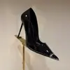 Sapatos Femininos Guangzhou Couro Patentado Preto Detalhes Prateados Ônix Preto Scarpins de Salto Alto Elegantes Versáteis Salto Agulha Passarela Primavera Verão Saltos Ultra-Altos