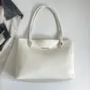 Elegante y versátil bolso de hombro grande para mujer, moda casual de moda de temporada otoño-invierno 2026, bolsa tote de gran capacidad para el día a día