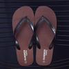 Chanclas de Marca de Moda para Hombre 2022 Venta al por Mayor Zapatos de Playa Sandalias Antideslizantes para Hombre para Uso en Casa con Suelas Gruesas