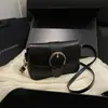 Textura de alta qualidade 2026 Verão Nova Moda Design de Nicho Simples Elegante Versátil Ombro Único Transversal Pequena Bolsa Quadrada Quadril