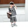Conjunto de Ropa de Trabajo Elegante de Verano para Niños 2026 Nuevo de Moda Chaleco Fresco Camiseta de Manga Corta Pantalones Cortos Casuales para Niños