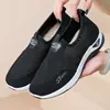 Verano Nuevo 2025 Zapatos de Tela del Viejo Pekín Zapatos Casuales para Mujer Suela Suave Zapatos para Caminar de Madres de Mediana Edad y Mayores Zapatos Deportivos para Correr