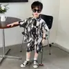 Conjunto de Ropa de Verano para Niños Niños, Camisa de Manga Corta y Pantalones Cortos Estilo Academia Infantil Conjunto de Dos Piezas Ropa de Rendimiento para Niños Día del Niño Ropa de Moda