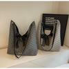 Bolso de hombro de gran capacidad con lunares para mujer, diseño de nicho, estilo occidental, para uso diario bajo el brazo, otoño 2024