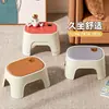Taburete pequeño casero simple y engrosado, taburete bajo antideslizante para mesa de centro de sala de estar, taburete de plástico para cambiar zapatos de sofá, apilable para jardín de infantes