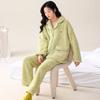 Conjunto de Pijama Feminino Outono e Inverno em Fleece Coral com Estampa Listrada, Gola Lapela, Cardigã Espesso, Roupa de Casa Simples e Casual