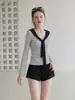 Camiseta de manga larga a rayas con cuello navy y bloques de color para mujer, estilo coreano otoño 2026, top ajustado con un diseño elegante