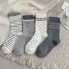 Nuevos Calcetines Otoño/Invierno Japoneses Lindos Oso de Dibujos Animados Bordado Rayas Calcetines de Media Pantorrilla para Mujer Calcetines Versátiles para Mujer Calcetines Apilados