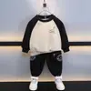 Q071 Roupa Infantil de Primavera e Outono Novo Estilo Streetwear Esportivo Estiloso para Meninos Conjunto de Duas Peças Roupas para Bebê Menino Tendência
