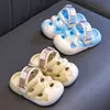 Pantuflas infantiles de EVA para niñas en verano, lindas sandalias de dibujos animados para interiores, antideslizantes, de suela suave, para padres e hijos, niñas y niños