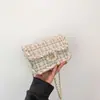 Bolsa de ombro/transversal de lã com corrente estilo Chanel, elegante, fashion, tecida, nicho, novidade primavera/verão 2023