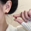 Pendientes de alta calidad con hebilla de oreja de perla cuadrada retro francesa 2023, nuevos y modernos, exquisitos y versátiles, nicho, pendientes de red roja