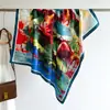 Novo Lenço Quadrado Rouyun 90cm Estilo Europeu e Americano com Letras e Flores em Sarja para Mulheres, Versátil, Xale, Lenço Imitação de Seda
