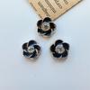 Pendientes de corona de viento fragante pequeños vintage pendientes de amor material de pendientes accesorio para ropa bolsa agujero zapatos pasador de pelo accesorios al por mayor