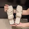 Sandalias planas de verano con tira fina para mujer, chanclas de un solo tirante de moda, nuevo estilo para usar afuera con faldas, chanclas de playa para mujer