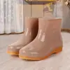 Botas de lluvia de nuevo estilo para mujer con suela de goma, impermeables y antideslizantes, con forro de felpa, caña corta, corte bajo, adecuadas para el trabajo, la cocina y el uso industrial; también disponible en tallas de hombre