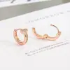 Exquisitos Pendientes Franceses 2022 Nuevo Temperamento Oro Rosa Brazaletes para Oreja Pendientes Sencillos Versátiles Nicho Letra T Pendientes de Tachuela