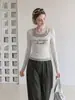 Camiseta feminina de manga comprida com gola quadrada e estampa de bolinhas brancas, top estilo halter falso de duas peças, outono 2026