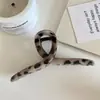 Grampo de Cabelo Cor de Casco de Tartaruga de Alta Qualidade com Estampa de Leopardo, Presilha Estilosa de Celebridade da Internet, Acessório de Cabelo para Penteado Coque na Parte de Trás da Cabeça, Presilha Tubarão, Novo Modelo