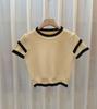 Camiseta top de temperamento francés para mujer estilo Chanel de primavera temprana, cuello redondo versátil, manga corta tejida a contraste de color con diseño de manga doble capa