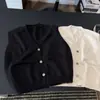2026 Novo Colete Fashionável Estilo Coreano com Decote V Sem Mangas para Mulheres, Caimento Solto, Emagrecedor, Top Versátil com Bolsos de Botão
