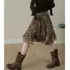 Saia Midi Elegante com Estampa de Leopardo na Cor de Café para Mulheres, Primavera e Verão, Cintura Alta, Corte Evasê Emagrecedor, Casual com Babados