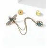 Broche de borla de abeja para mujer, exquisito broche de suéter para traje de alta gama, accesorios de diseño, nicho de lujo, elegante ramillete