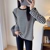 Camiseta de Manga Larga Holgada de Dos Piezas Falsas con Rayas Blancas y Negras con Sentido del Diseño de Bienestar para Mujer Top Camiseta Base para Mujer J0318D
