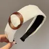 Nueva diadema de ala ancha 2026 para mujer, diseñada para levantar la línea del cabello y mantener el cabello en su lugar mientras te lavas la cara, con un estilo retro adecuado para otoño e invierno, y ofreciendo un aspecto sofisticado
