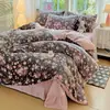 Juego de ropa de cama de cuatro piezas estampado de terciopelo de leche de alta densidad, terciopelo de leche engrosado de doble cara, ropa de cama de otoño/invierno, grandes cantidades en stock