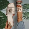 Sandalias Planas de Moda con Tiras Cruzadas Tallas Grandes Sandalias de Dedo Abiertas con Hebilla Metálica Estación Independiente Venta al por Mayor para Mujeres