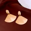Brincos de Agulha de Aço em Formato de Leque Oval Escovado Design de Moda Brincos de Tarraxa Estilo Metal Luxo Leve Nicho Exquisite Brincos de Temperamento para Mulheres
