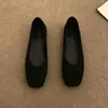 Sapatos femininos de bico quadrado, boca rasa, de veludo, com sola macia, confortáveis, 2026, novidade de outono, versáteis para o trabalho, pretos, não cansam