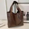 Bolsos populares de este año para mujer, bolsos tote para el trabajo para mujer, bolsos tote de un solo hombro de nicho francés de Instagram para mujer