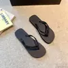 Nuevas Chanclas de Playa Resistentes al Desgaste Estilo Tanga para Mujer Sandalias Antideslizantes Verano 2026