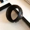 Pulsera Redonda Chapada en Oro Real Estilo Francés con Nácar, Pulsera de Moda de Lujo Ligero de Alta Gama, Joyería Versátil Simple para Mujer al por Mayor