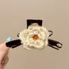 Presilhas de cabelo de pelúcia para outono e inverno para mulheres, acessórios de cabelo de luxo leve e de alta qualidade, presilhas elegantes para penteados presos, presilhas tipo tubarão estilo coreano para a parte de trás da cabeça