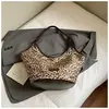 Bolsa de Lona Estilo Coreano Transfronteriza Gran Capacidad Estampado de Leopardo Bolsos de Hombro de Pana Bolsa de Compras Versátil Bolsa
