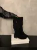 Diseño retro francés de nicho, botines para mujer para otoño de 2025, con hebillas metálicas y caña alta, con parte superior de gamuza.