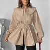 Camisa Blanca de Algodón Puro Estilo Europeo y Americano con Cintura Plisada para Ajustar con Lazo y Cuello Peter Pan para Mujer, Top Elegante de Gama Alta Adelgazante de Otoño