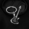 Exclusivamente transfronterizo para venta al por mayor, en stock, colgante de instrumento musical creativo, bolsa de regalo, adornos, llavero de guitarra con pintura de metal.