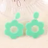 Nuevos pendientes huecos de flores, pendientes acrílicos de moda, estilo simple, dulces y frescos, pendientes de nicho, joyería para las orejas para mujeres.