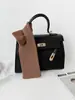Bolsa de Teléfono Móvil Tejida Diseño de Nicho Mismo Estilo que Apple Conveniente Bolso Cruzado para Hombro para Teléfono Móvil Bolso de Accesorio de Moda Otoño e Invierno