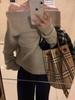 Suéter de punto holgado estilo perezoso nuevo Otoño e Invierno 2024 con hombros descubiertos para chicas modernas y sexys