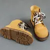 Botas Martin Capivara Dedo Grande para Mulheres, Novo Estilo Primavera e Outono 2026, Botas de Cano Curto Cinza que Aumentam a Altura, Botas Amarelas Casuais para Mulheres