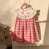 Vestido de Niña con Bordado de Cuadros de Fresas Estilo Verano 2026 Vestido sin Mangas para Niños con Encaje de Hoja de Loto Vestido Dulce de Princesa